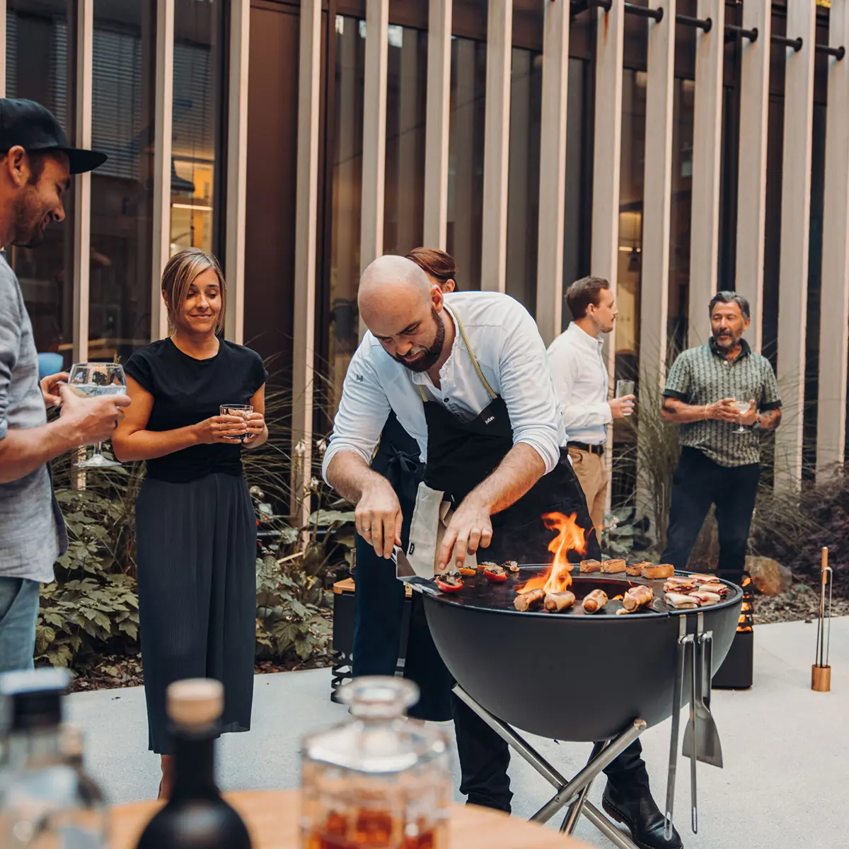 Grill Höfats – nowoczesny grill ogrodowy jako prezent dla mężczyzny.